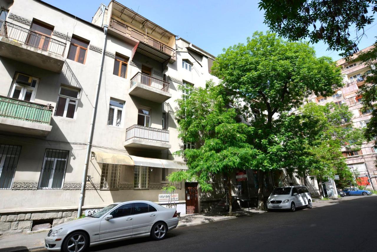 Jasmin Apt With Balcony At Republic Square & Ruben Tours Yerevan Exterior photo