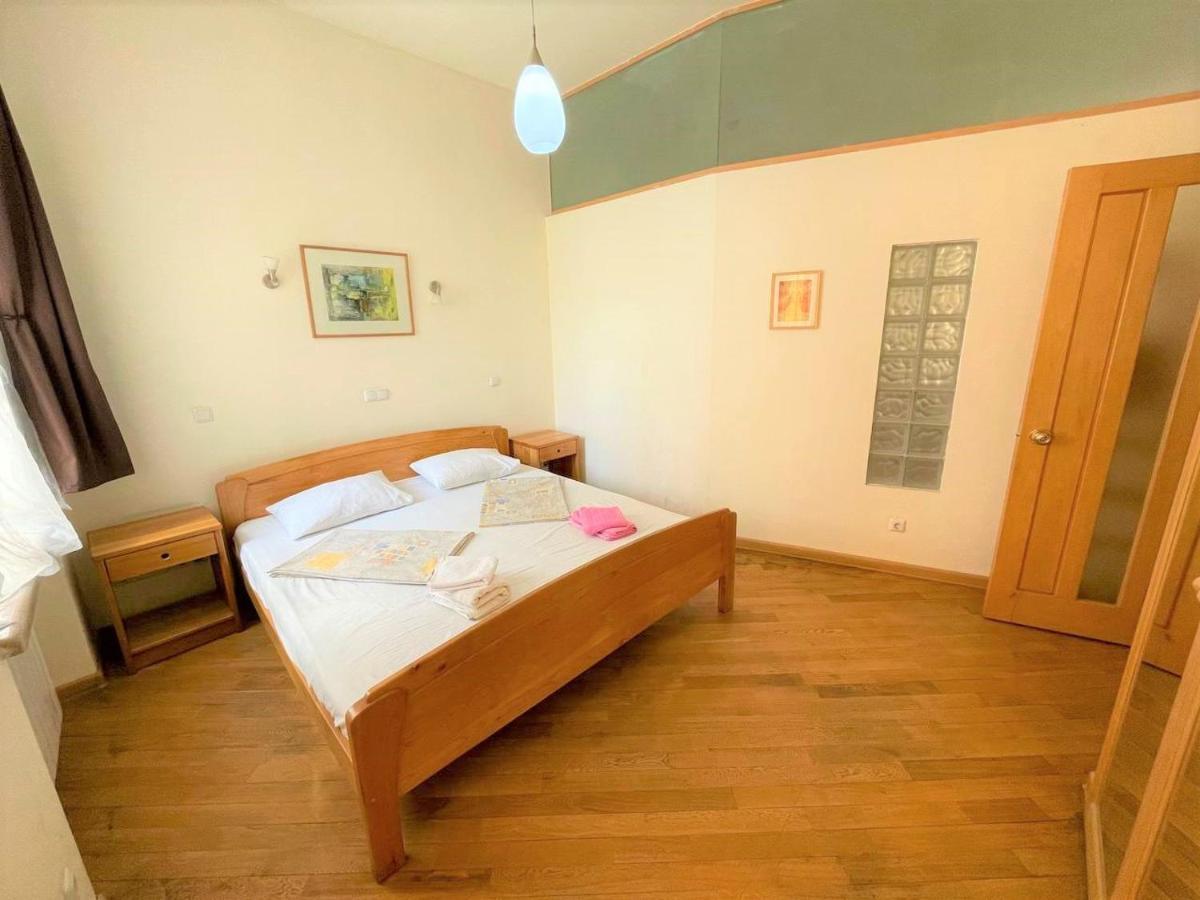 Jasmin Apt With Balcony At Republic Square & Ruben Tours Yerevan Exterior photo