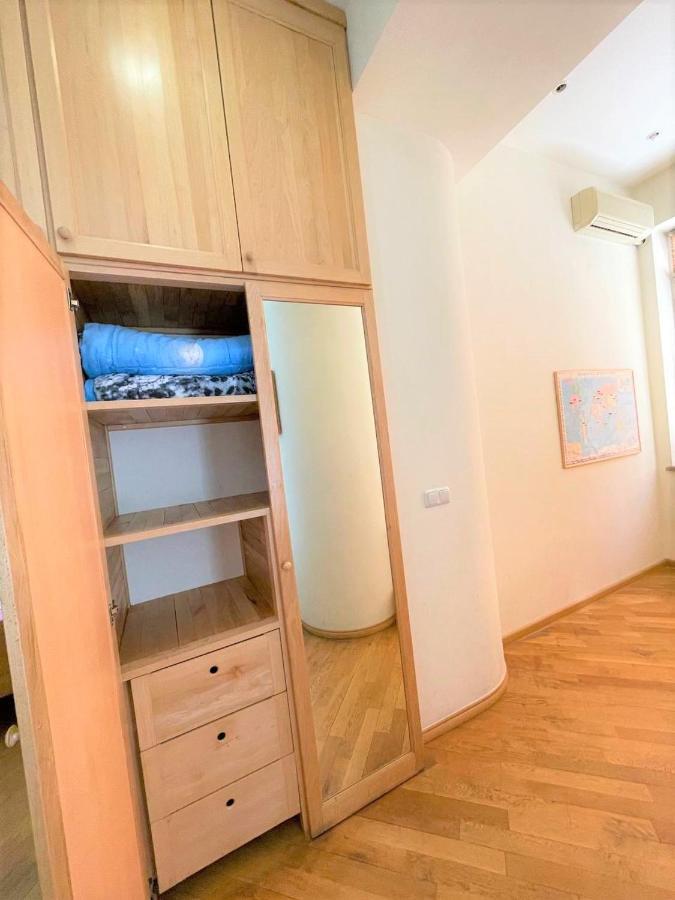 Jasmin Apt With Balcony At Republic Square & Ruben Tours Yerevan Exterior photo