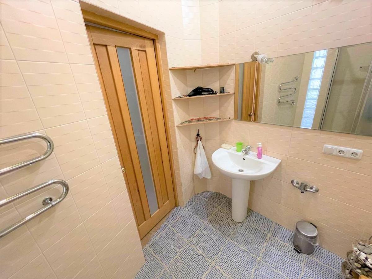 Jasmin Apt With Balcony At Republic Square & Ruben Tours Yerevan Exterior photo
