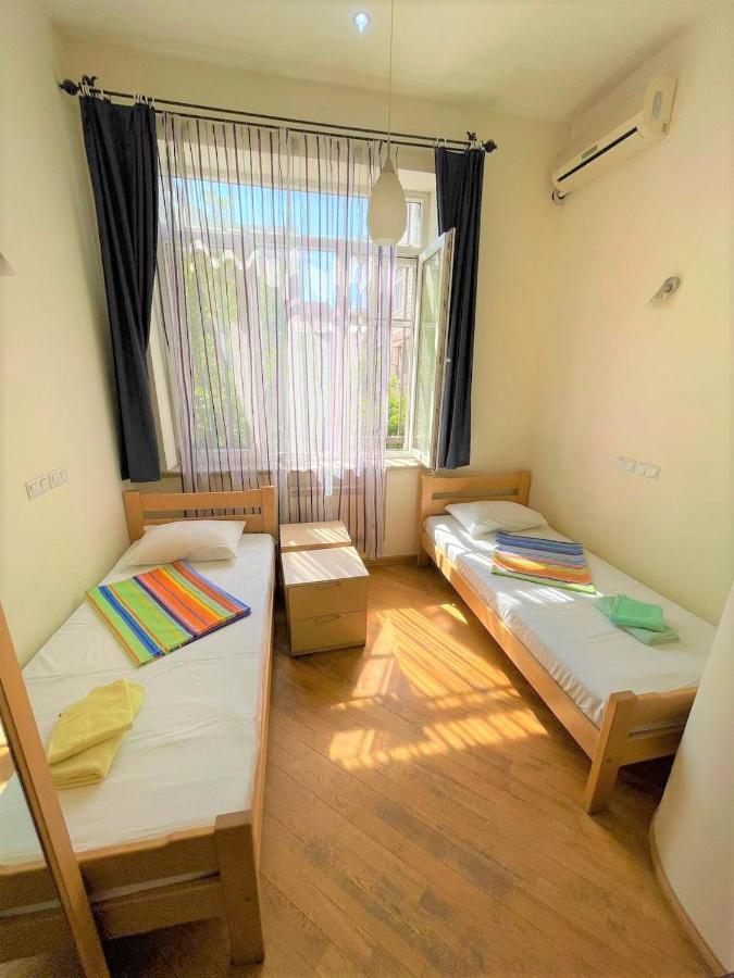 Jasmin Apt With Balcony At Republic Square & Ruben Tours Yerevan Exterior photo