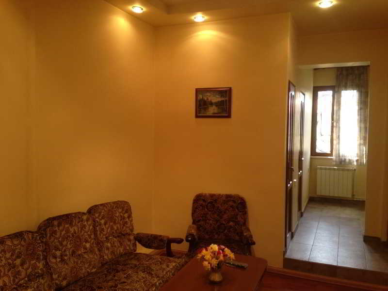 Jasmin Apt With Balcony At Republic Square & Ruben Tours Yerevan Exterior photo