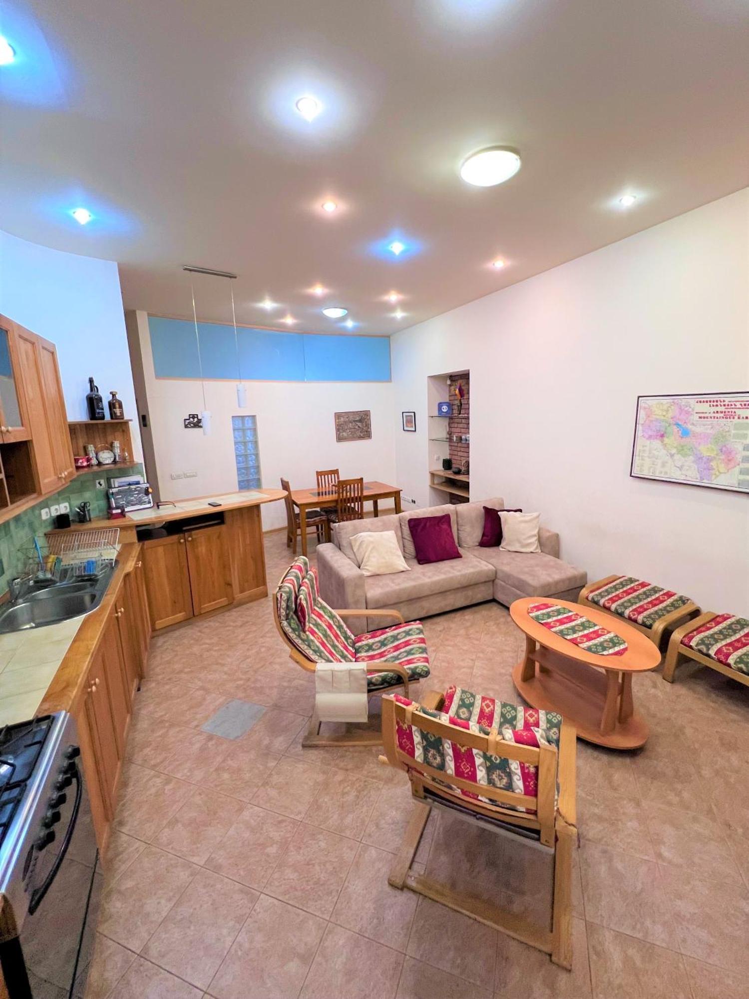 Jasmin Apt With Balcony At Republic Square & Ruben Tours Yerevan Exterior photo