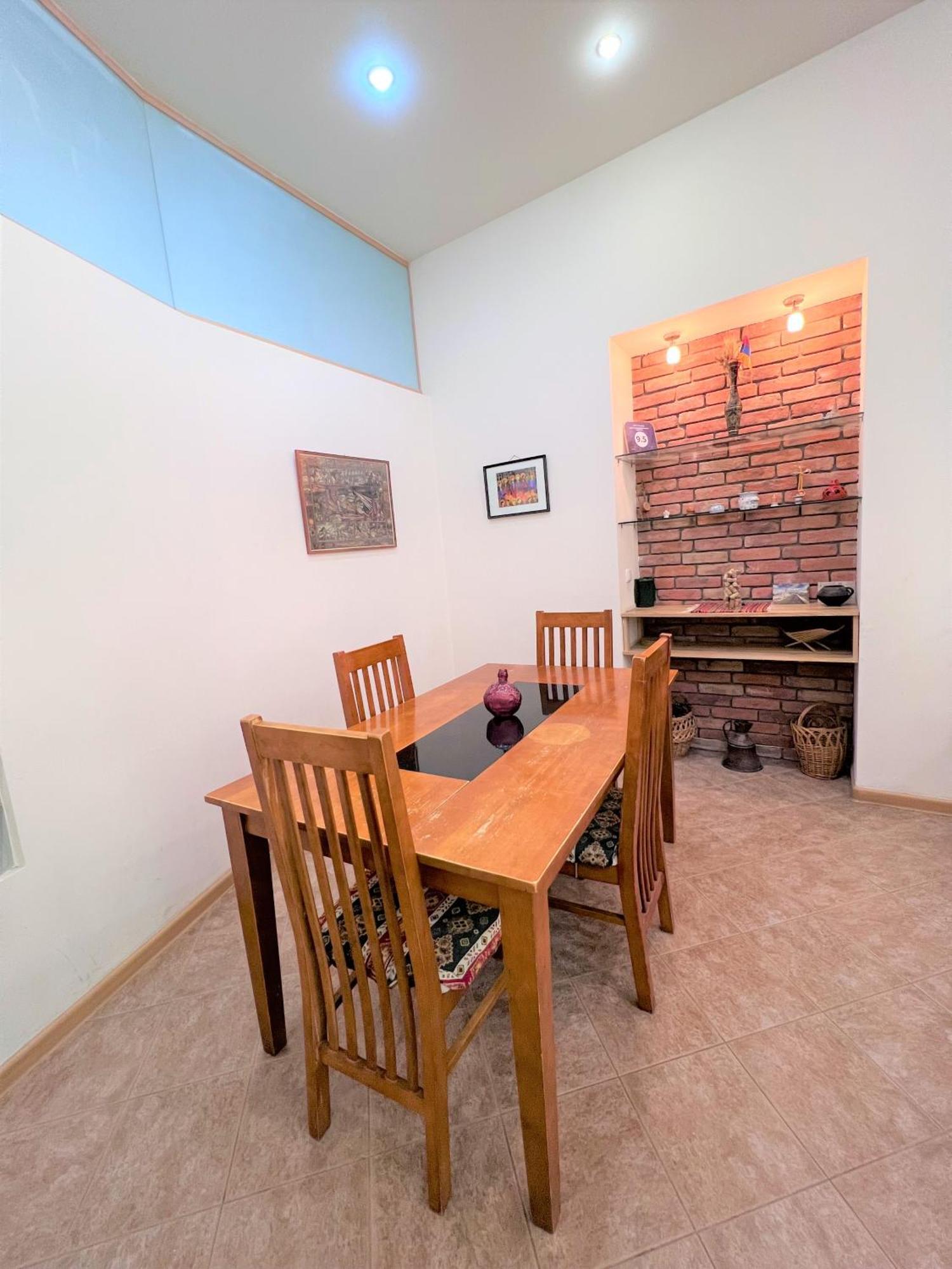 Jasmin Apt With Balcony At Republic Square & Ruben Tours Yerevan Exterior photo