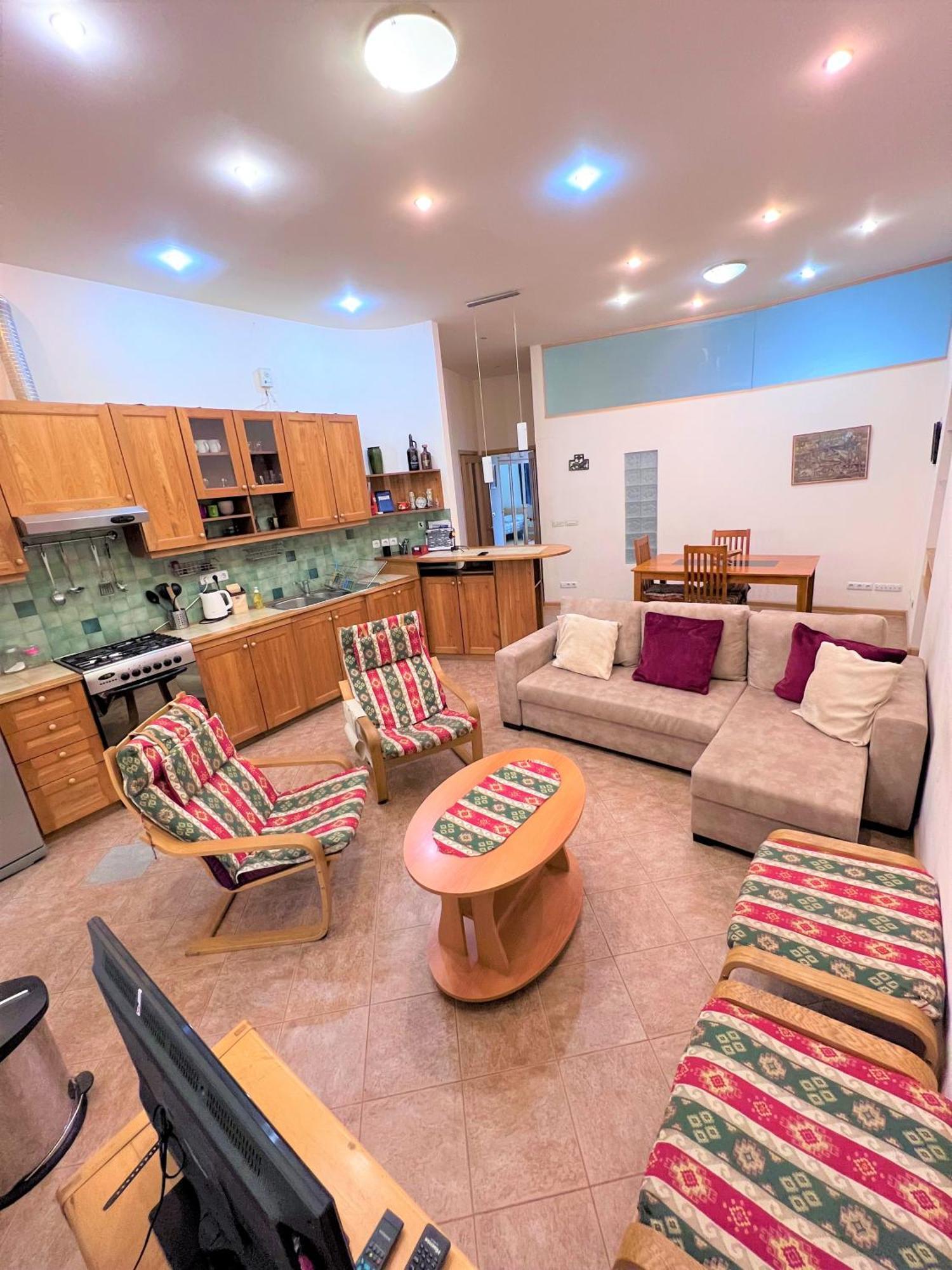 Jasmin Apt With Balcony At Republic Square & Ruben Tours Yerevan Exterior photo