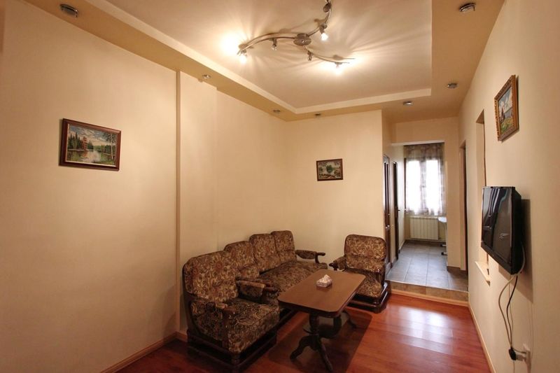 Jasmin Apt With Balcony At Republic Square & Ruben Tours Yerevan Exterior photo