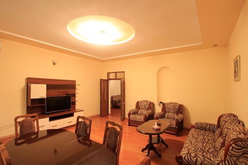 Jasmin Apt With Balcony At Republic Square & Ruben Tours Yerevan Exterior photo