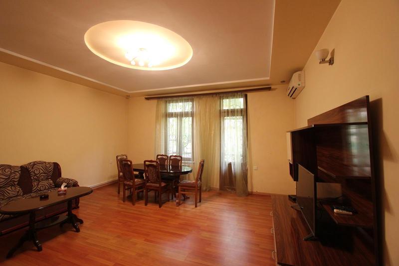Jasmin Apt With Balcony At Republic Square & Ruben Tours Yerevan Exterior photo